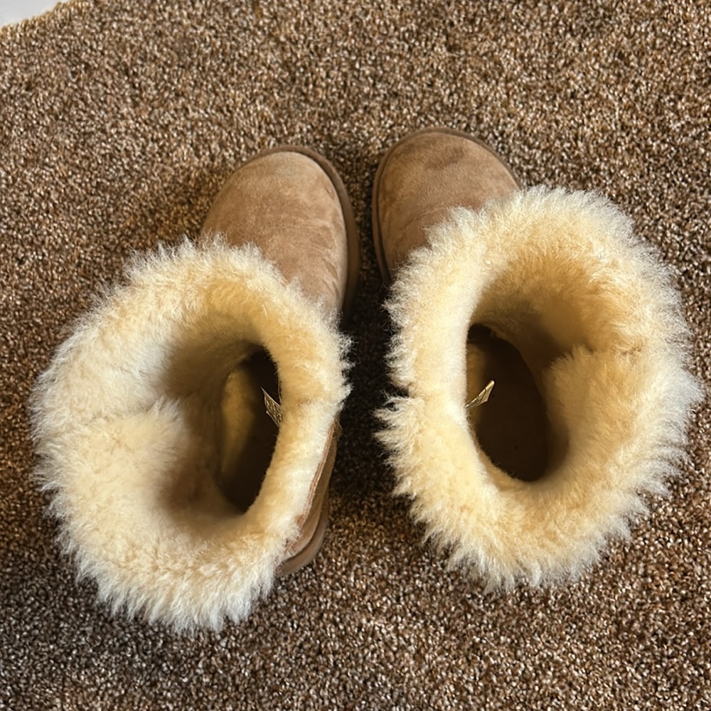 UGG Boots - Picture 6 of 6
